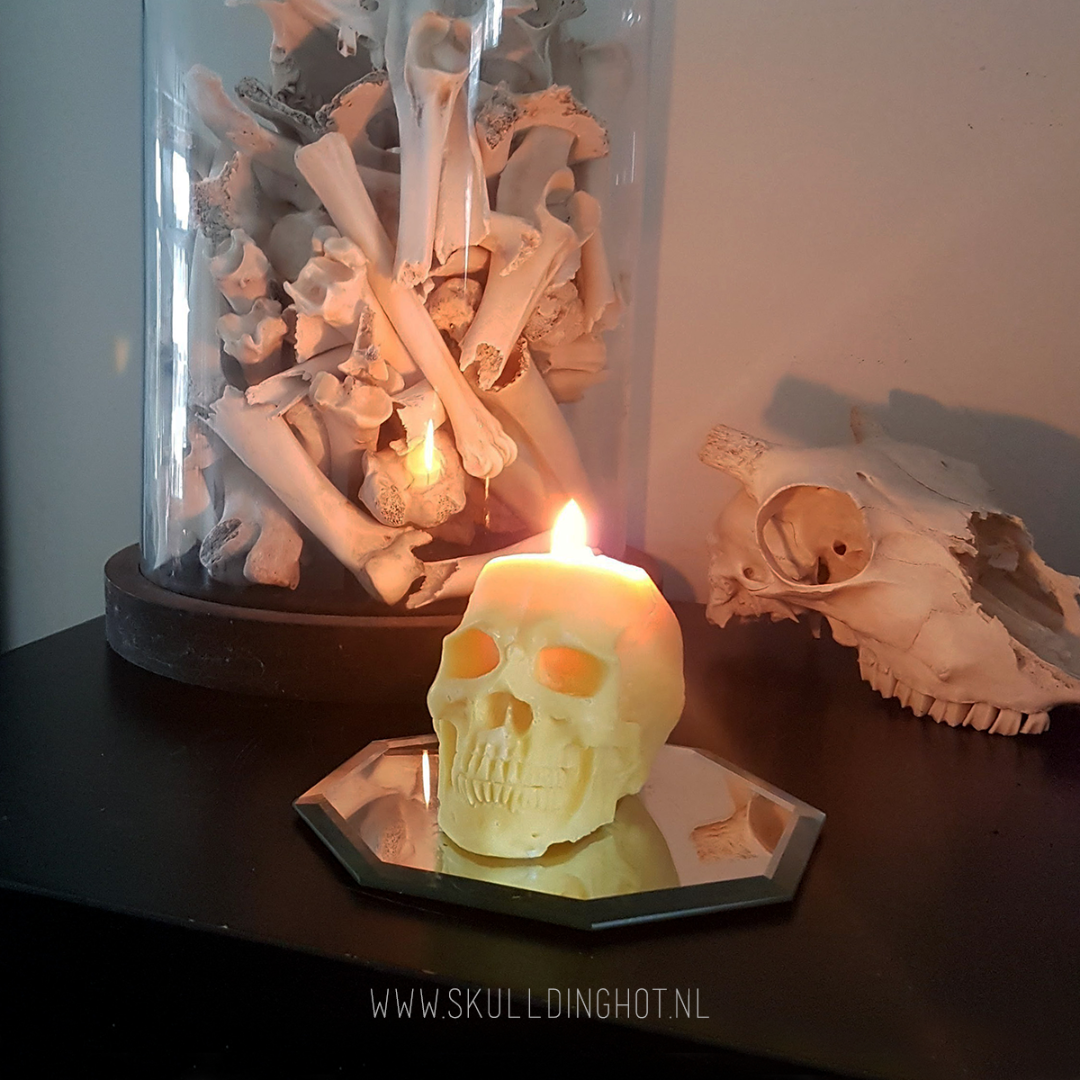 Skull candle yellow