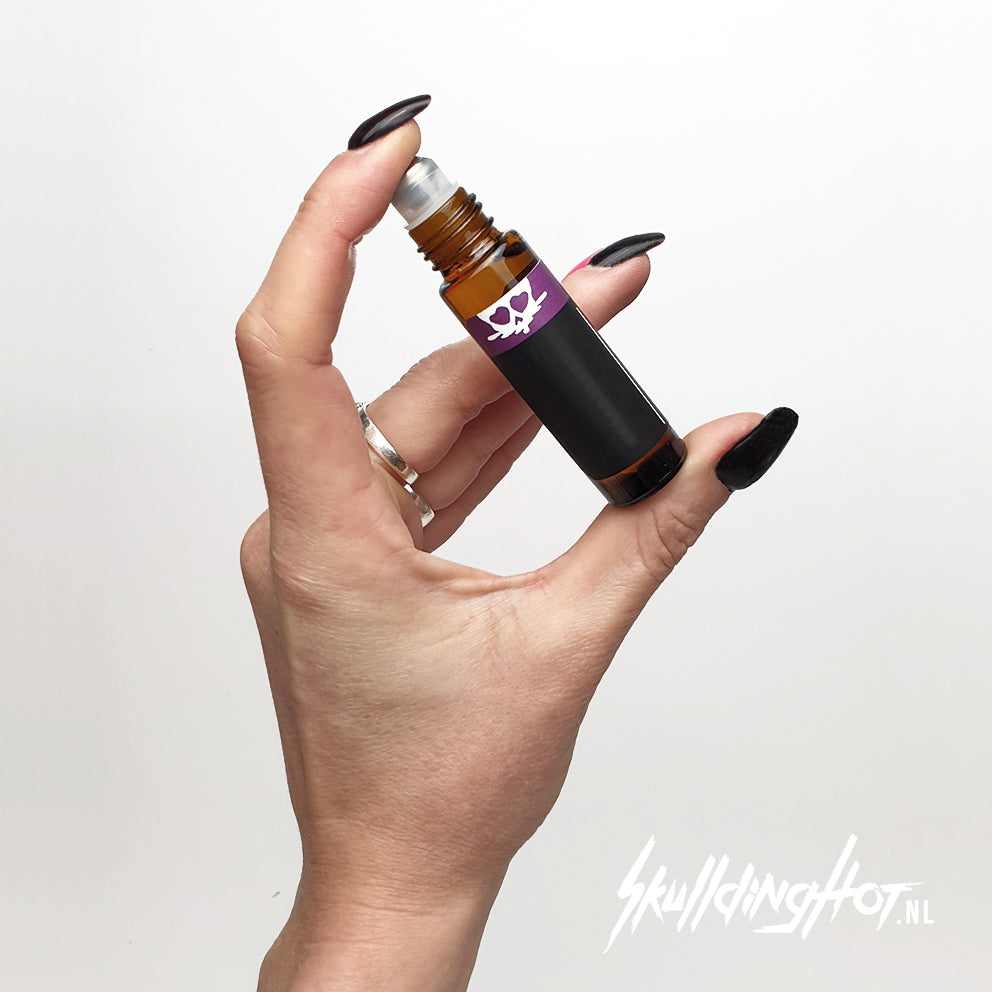 Roses of Chloa perfume roller